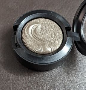 MAC Silver Dawn extra dimension eyeshadow